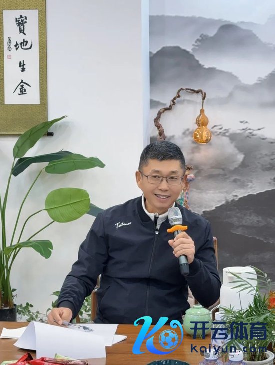 弈城网CEO、资深中韩围棋记者翻译李哲勇发言